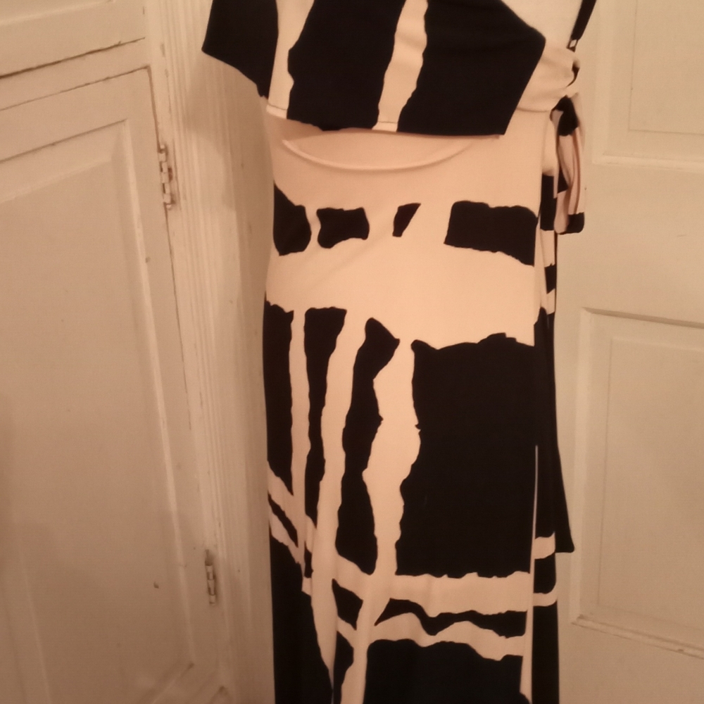 Dress - Picture 14 of 16